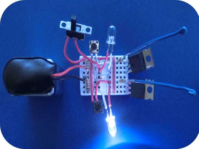 Revelando el signo de las cargas eléctricas usando un detector de polaridad entretenido